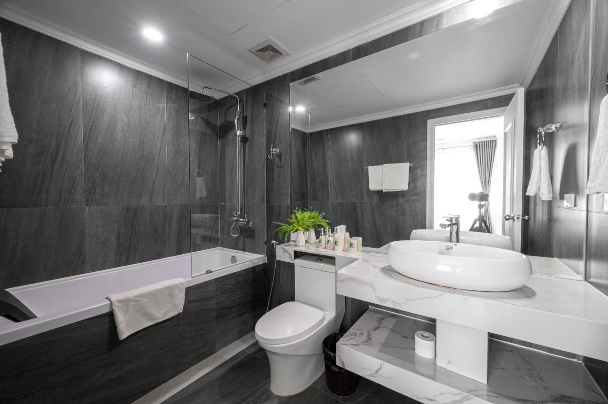 Luxe Paradise Suites Xuan Dieu ハノイ市 エクステリア 写真